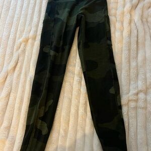 Aerie Black and Green Camouflage Leggings
